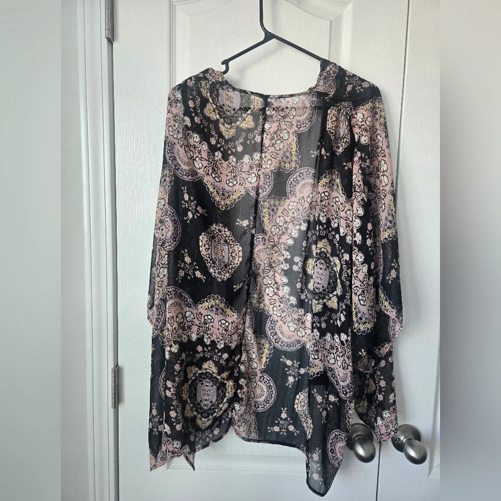Maurice's Kimono - Picture 3 of 3